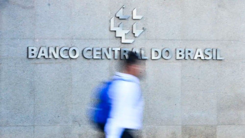 Capa: A nova regra do BC que pressiona os bancos